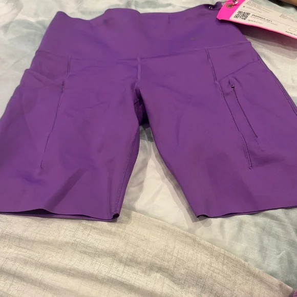 Nike Go Women's high Waisted 8” Purple Bike Shorts - Picture 2 of 4